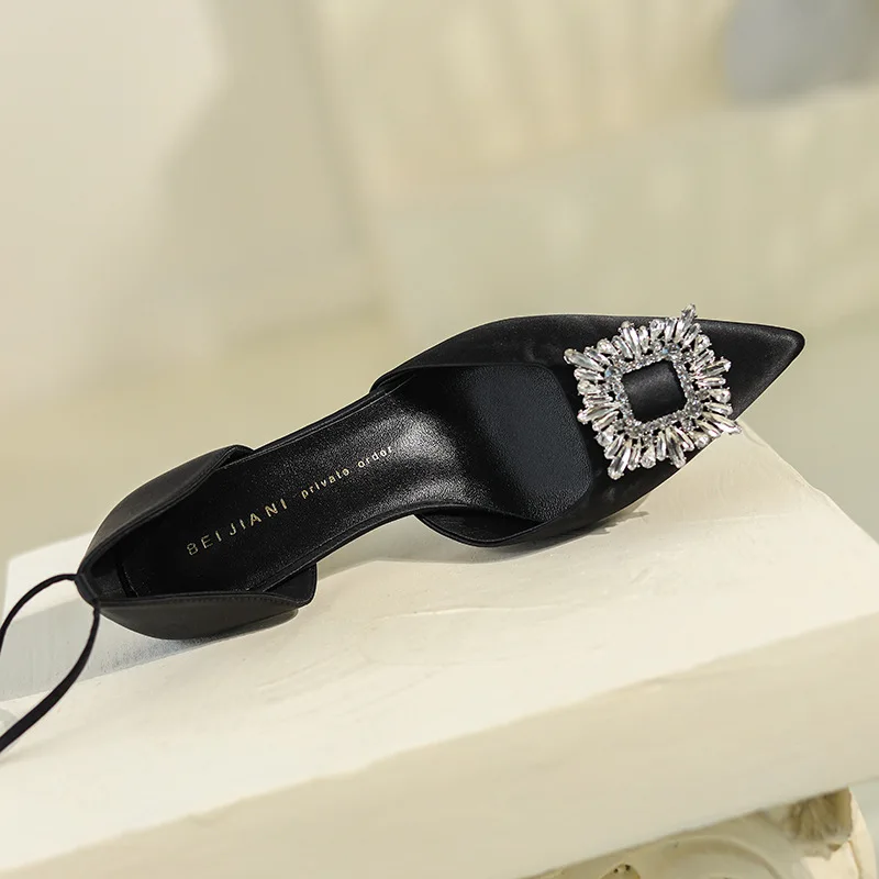 Женские повязки стразы на шпильках с острым носком однотонные неглубокие