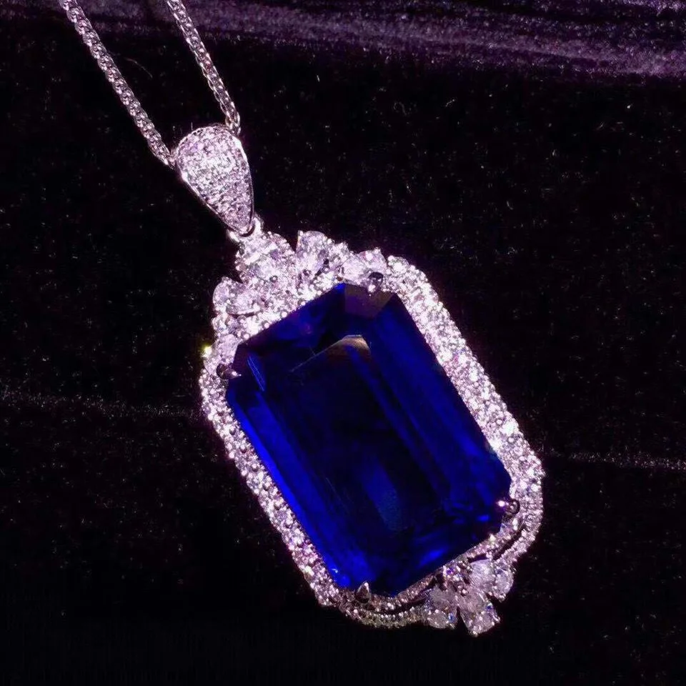 

Domineering Sapphire Pendant Atmospheric Fashion Necklace Send Ladies