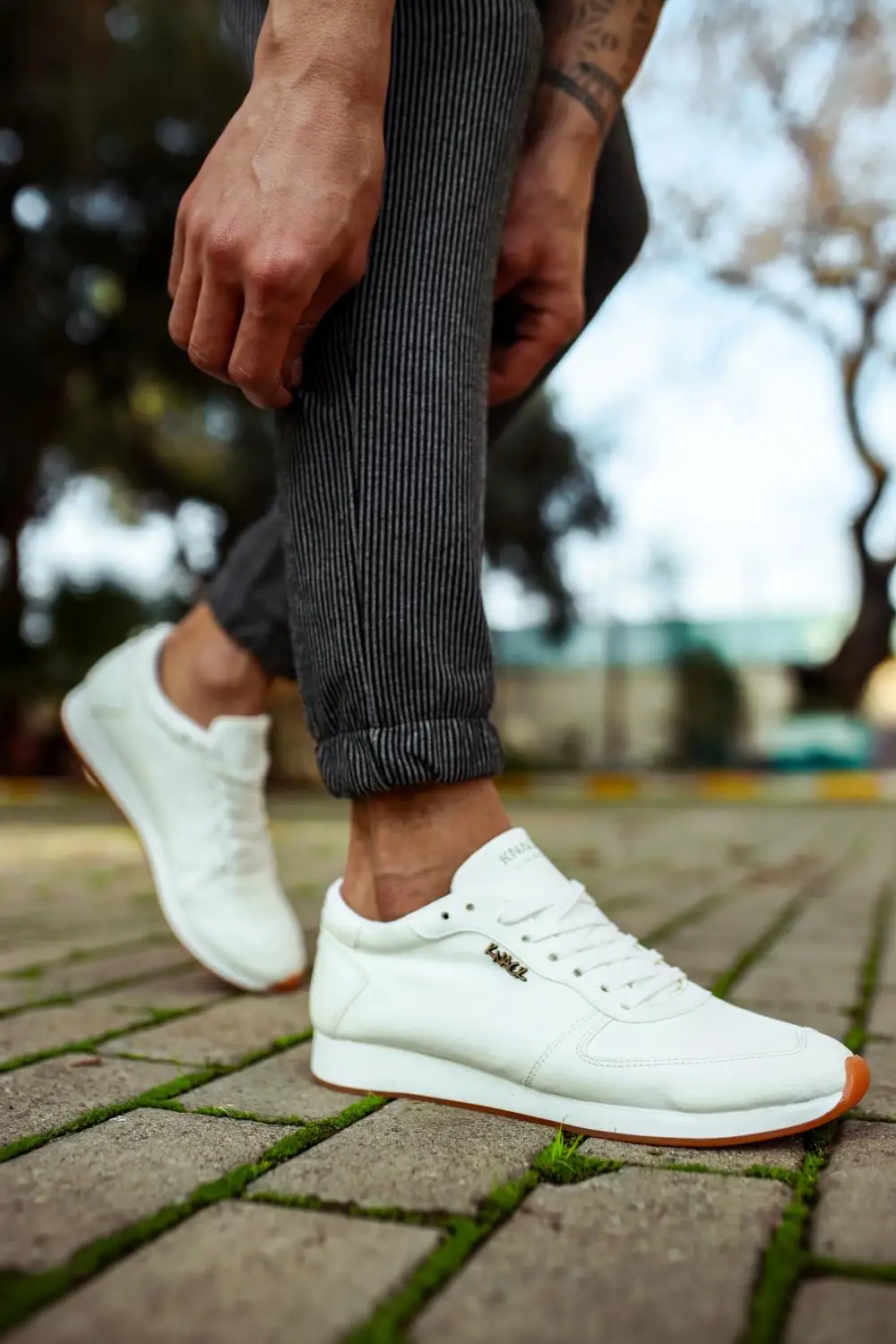 

Knack Casual Men's Shoes White Artificial Leather Lace-up and White Flat Sole Male Sneakers Spring and Fall Season Lightweight Design Comfortable Vivid Solid Color Luxury and Street Style Air Quality Original 002