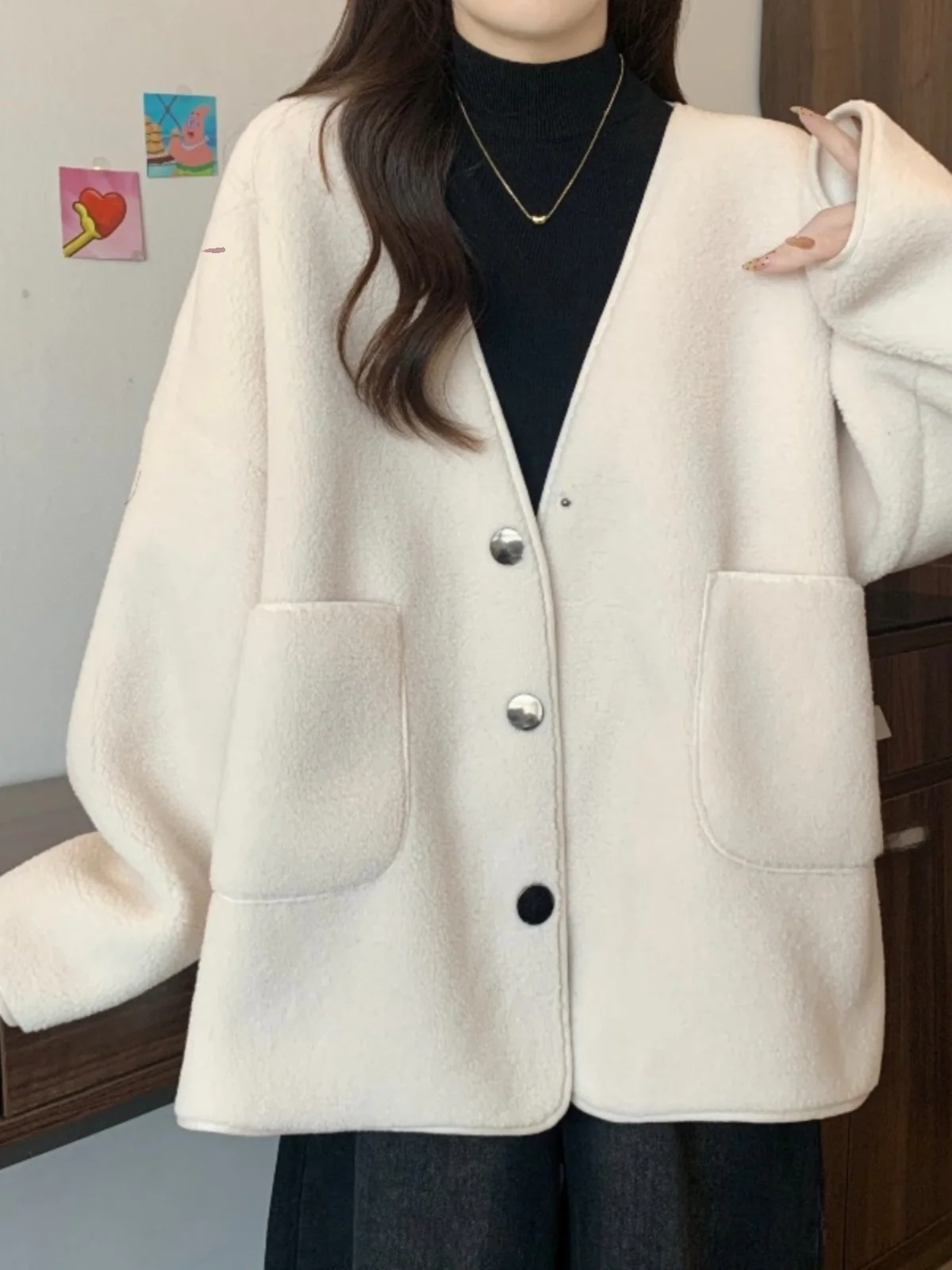 Свободная утолщенная верхняя одежда из берберского флиса с французским вырезом