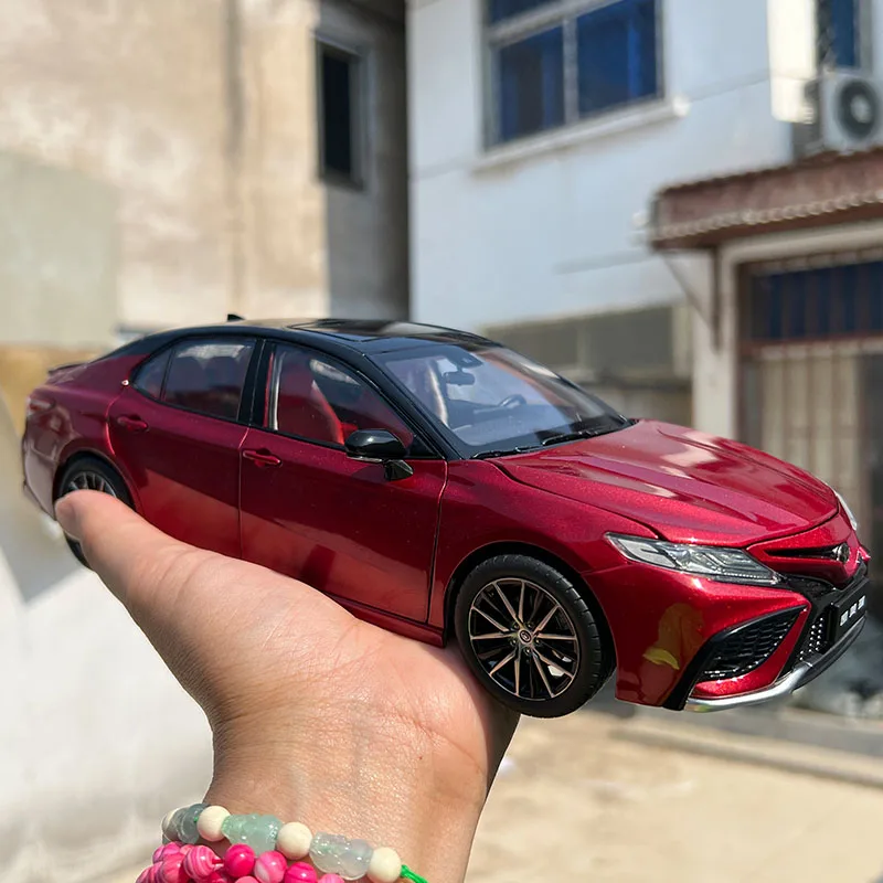 Фото Оригинальная модель 1:18, Toyota Camry 2018-2021, литая модель автомобиля для демонстрации, подарков и коллекций. №1