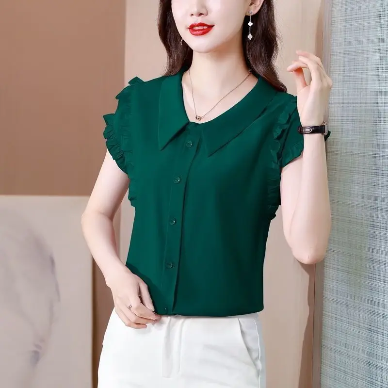 Женская офисная блузка на пуговицах однотонная приталенная с отложным