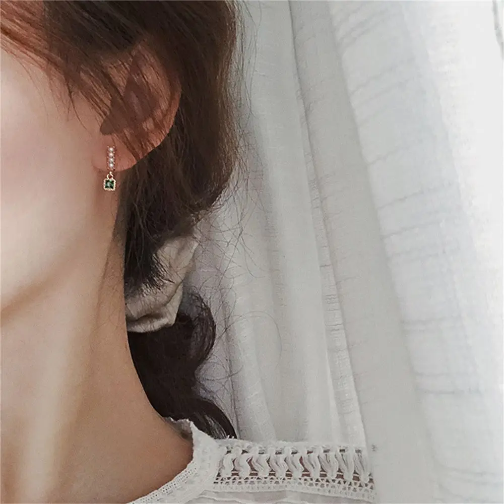 

Gift Jewelry Retro Fashion Emerald Pearl Stud Earrings Short Earrings Gong Tingfeng