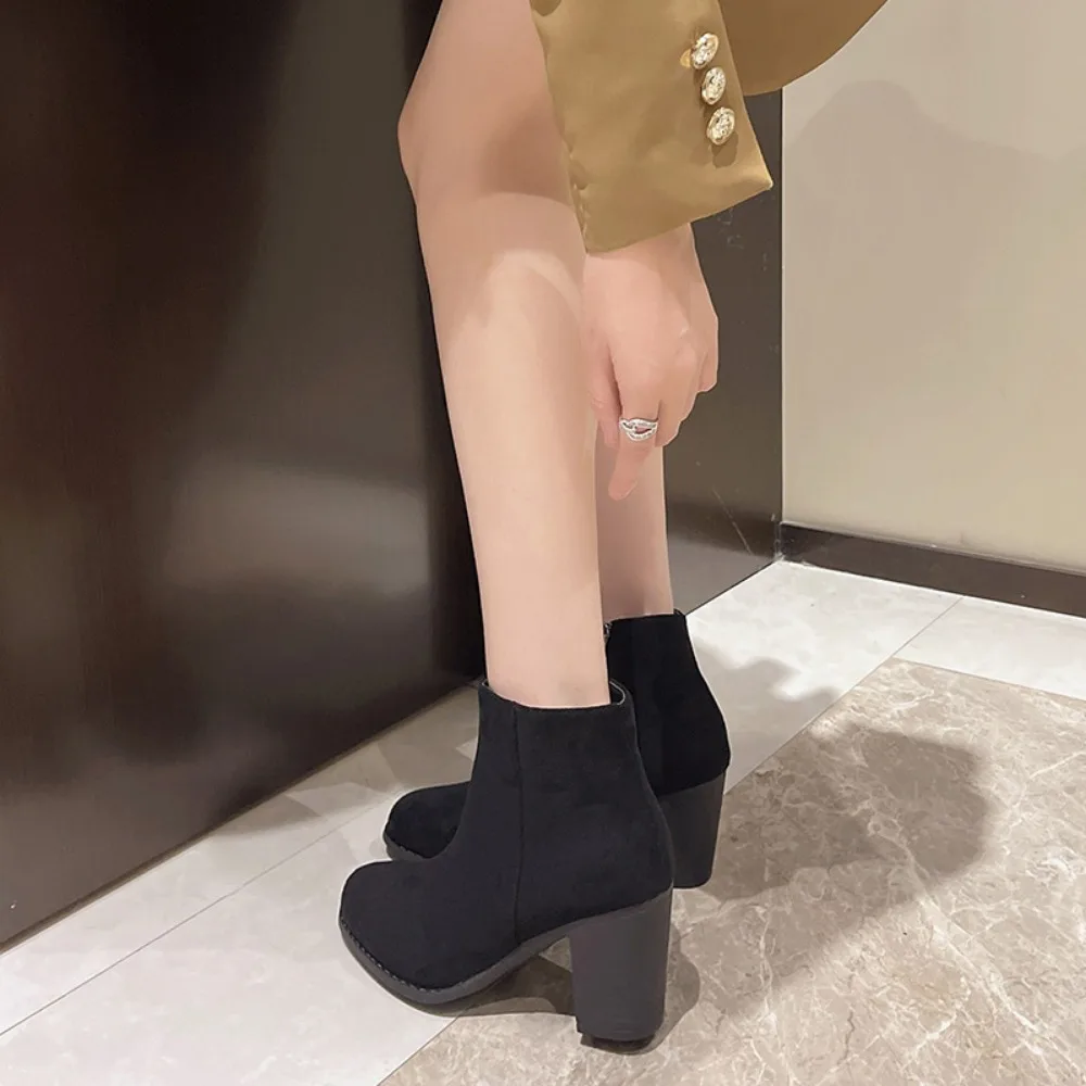 Женские короткие сапоги на высоком каблуке модная обувь с острым носком