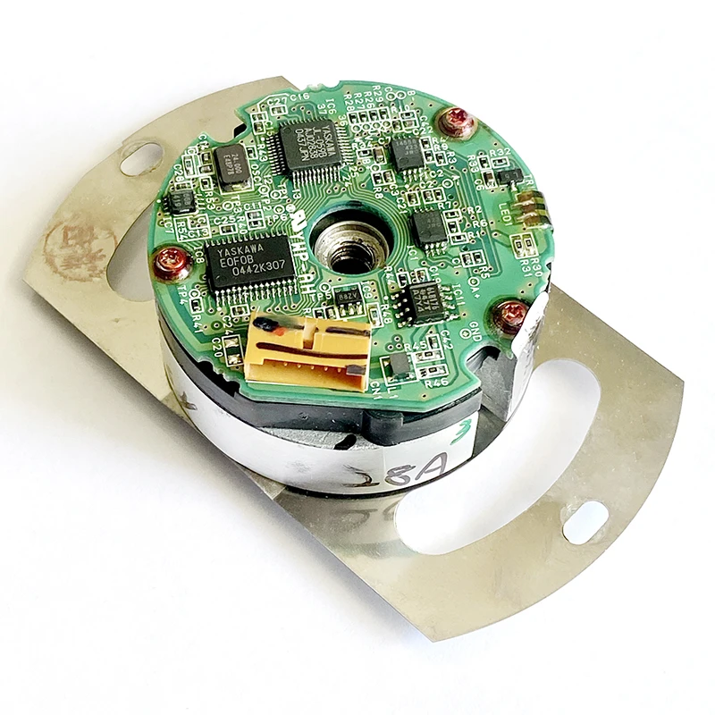 Оригинальный энкодер Yaskawa UTSIH-B17CK Б/У 100% ПРОВЕРЕННЫЙ B17CK