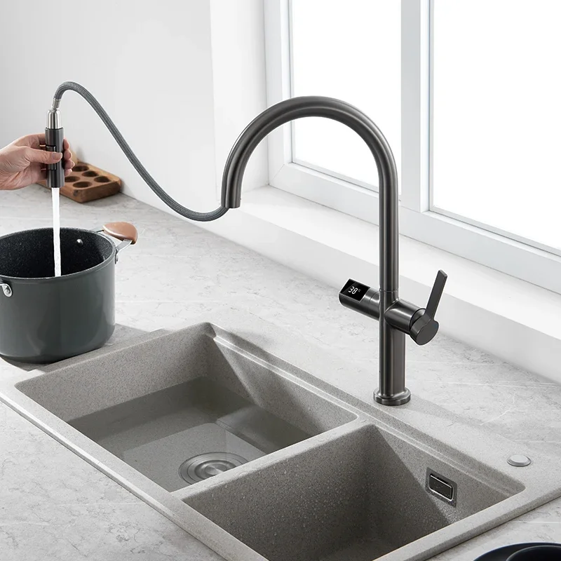 Современный гибкий кухонный смеситель с выдвижным распылением для горячей и