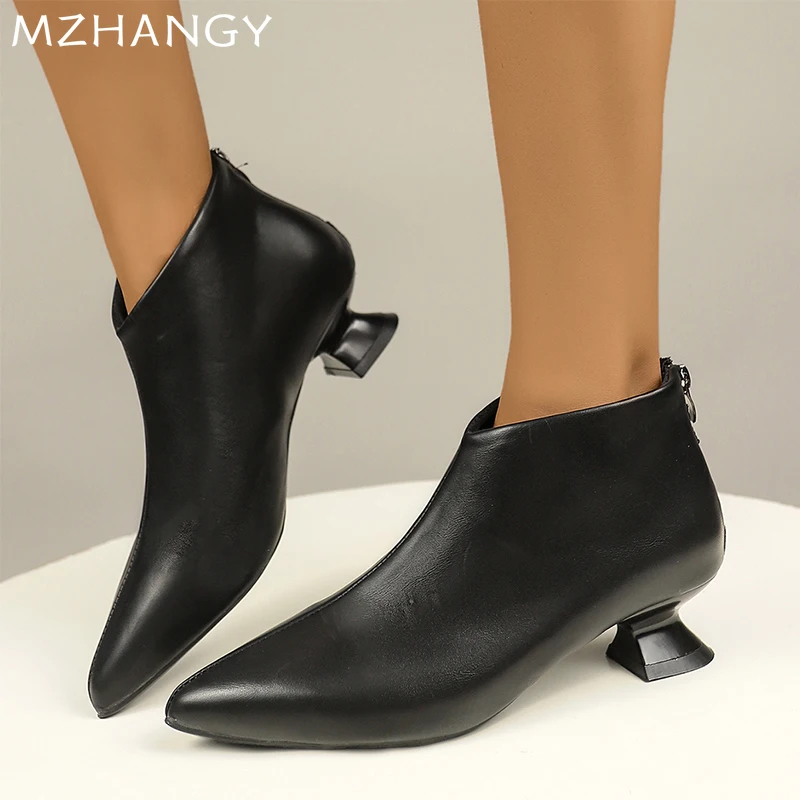 Женские замшевые ботильоны с острым носком на среднем каблуке женская обувь 2024