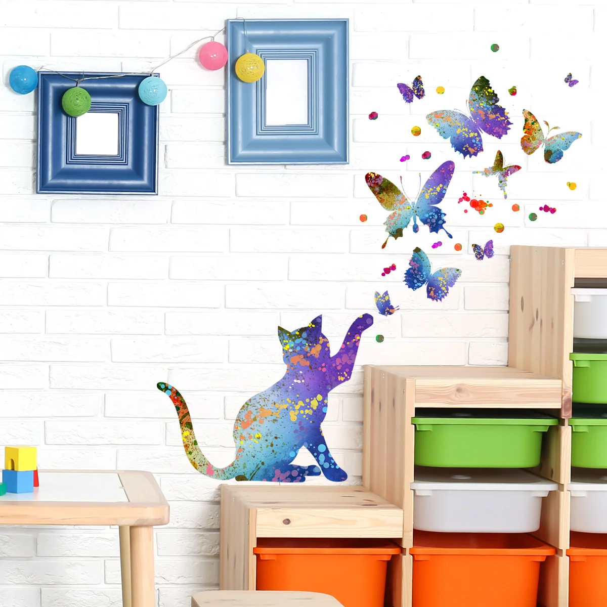 Наклейка на стену "Цветные котенок и бабочка" 30*60 см, смешная детская комната, декоративный элемент для жилой комнаты.