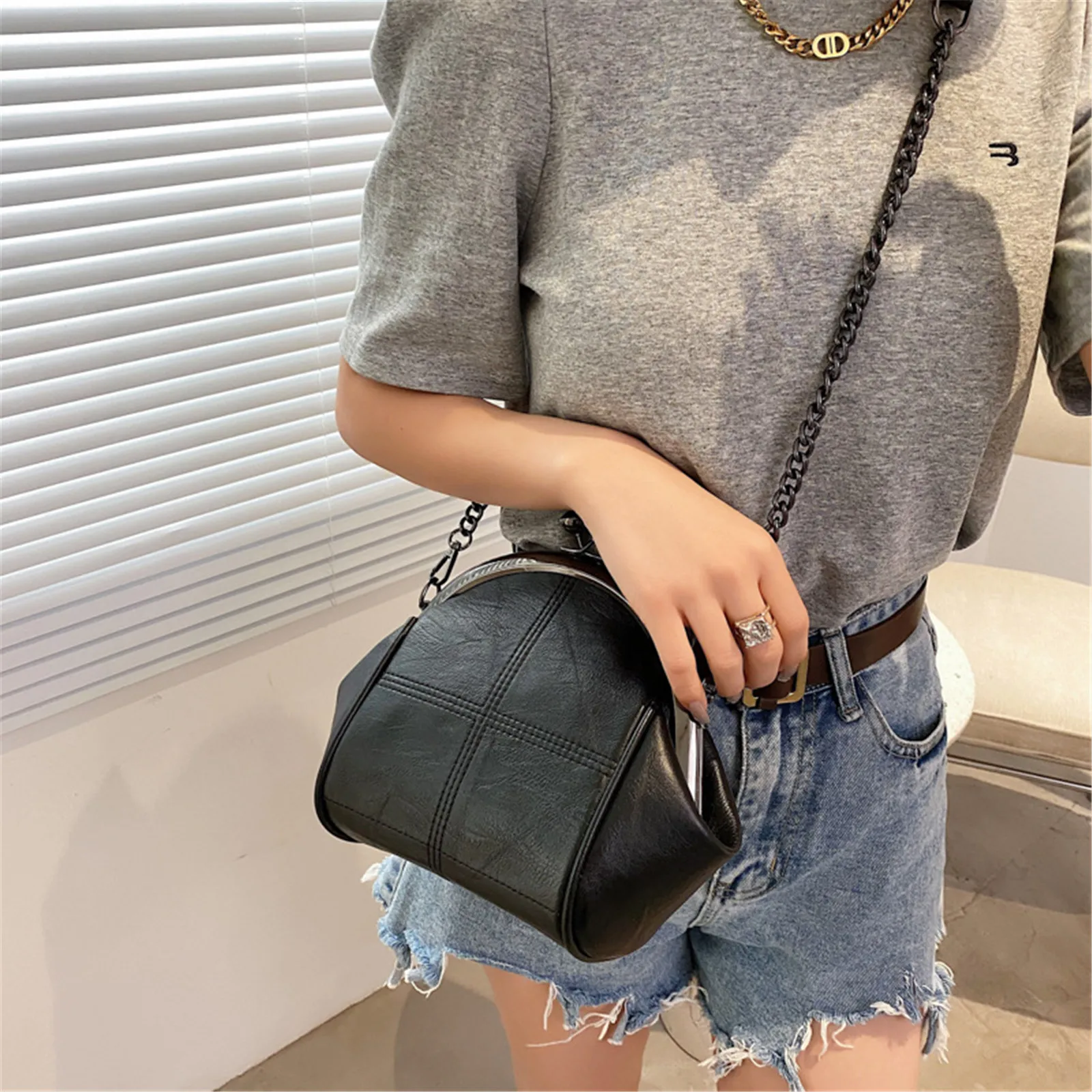 

Vintage Fashion Shoulder Bag For Women Large Capacity PU Leather Shell Crossbody Bag Luxury Brand Designer Buckle Handbag Purses