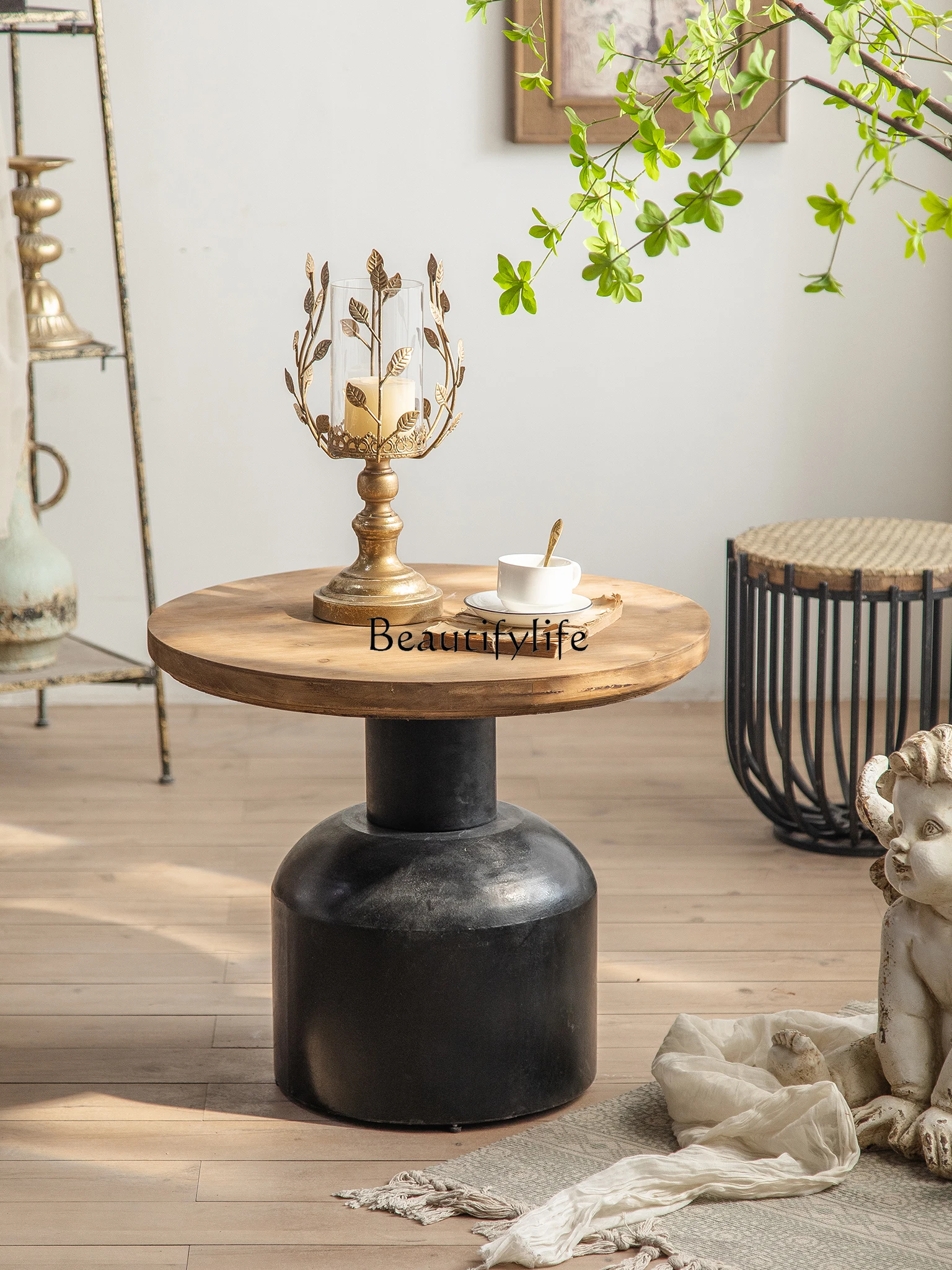 Прикроватный мини-столик из массива дерева в стиле ретро