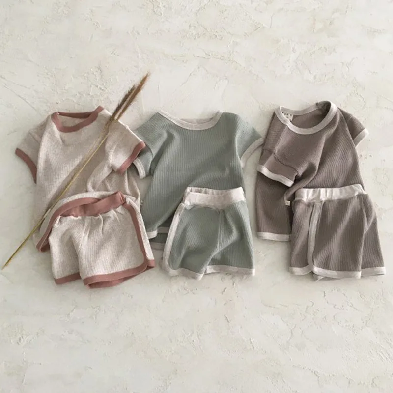 

Корейский Летний комплект детской одежды из 2 предметов 2023 года, хлопковый костюм с цветным подолом и шортами, однотонная Одежда для младенц...