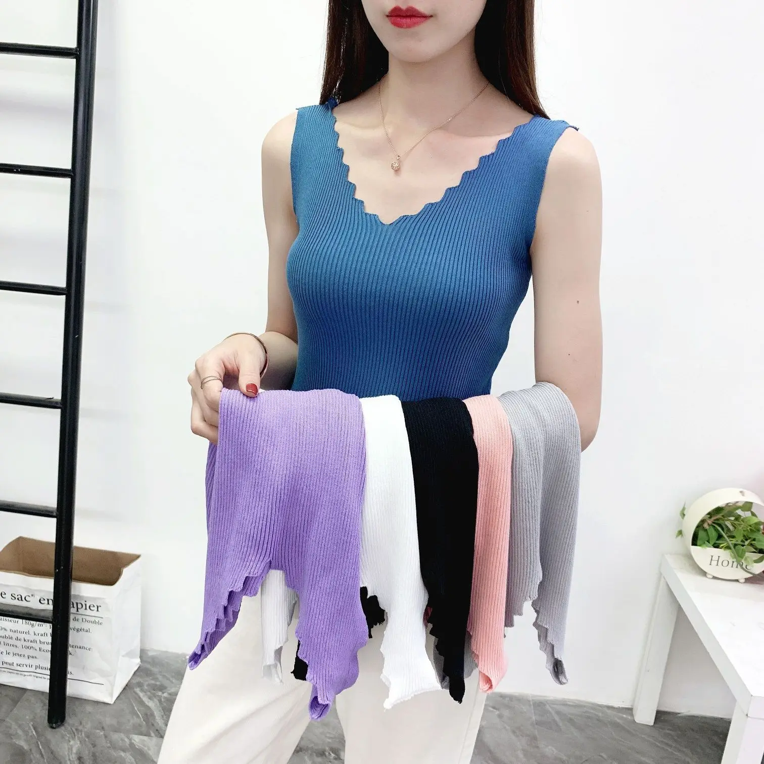 

Spring and Summer New Slim V-neck Sexy Sleeveless Tank Knit Undershirt Camisole Women Crop Top