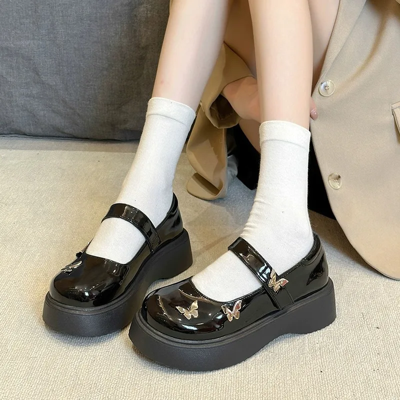 

Корейская версия маленькие кожаные туфли с украшением бабочки Новинка 2023 модные повседневные женские туфли мэри джейн на толстой подошве лето