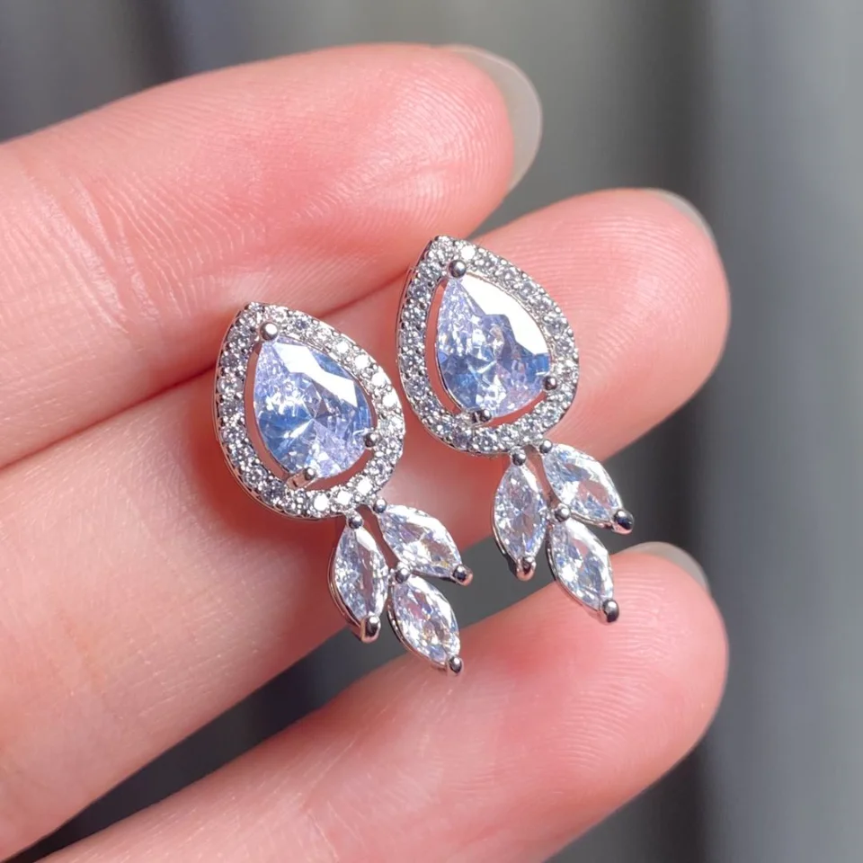 

RAKOL Geometric Small Stud Earrings for Women 2022 New Fashion Exquisite Cubic Zirconia Jewelry Ladys Birthday Anniversary Gift