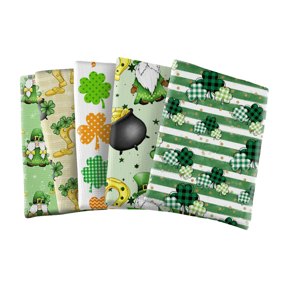 Праздничная ткань в стиле пэчворк с рисунком клевера на День Святого Патрика