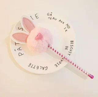 

1 шт., конфетная плюшевая гелевая ручка с кроликом, школьные канцелярские принадлежности, корейская креативная милая плюшевая гелевая ручка в форме кролика, 2023