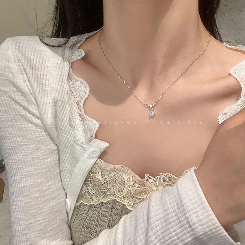 

Korean Trend Water Drop Pendant Necklace Clavicle Chain Women Trendy Simple Tiny Rhinestone Jewelry Temperament Party Gift
