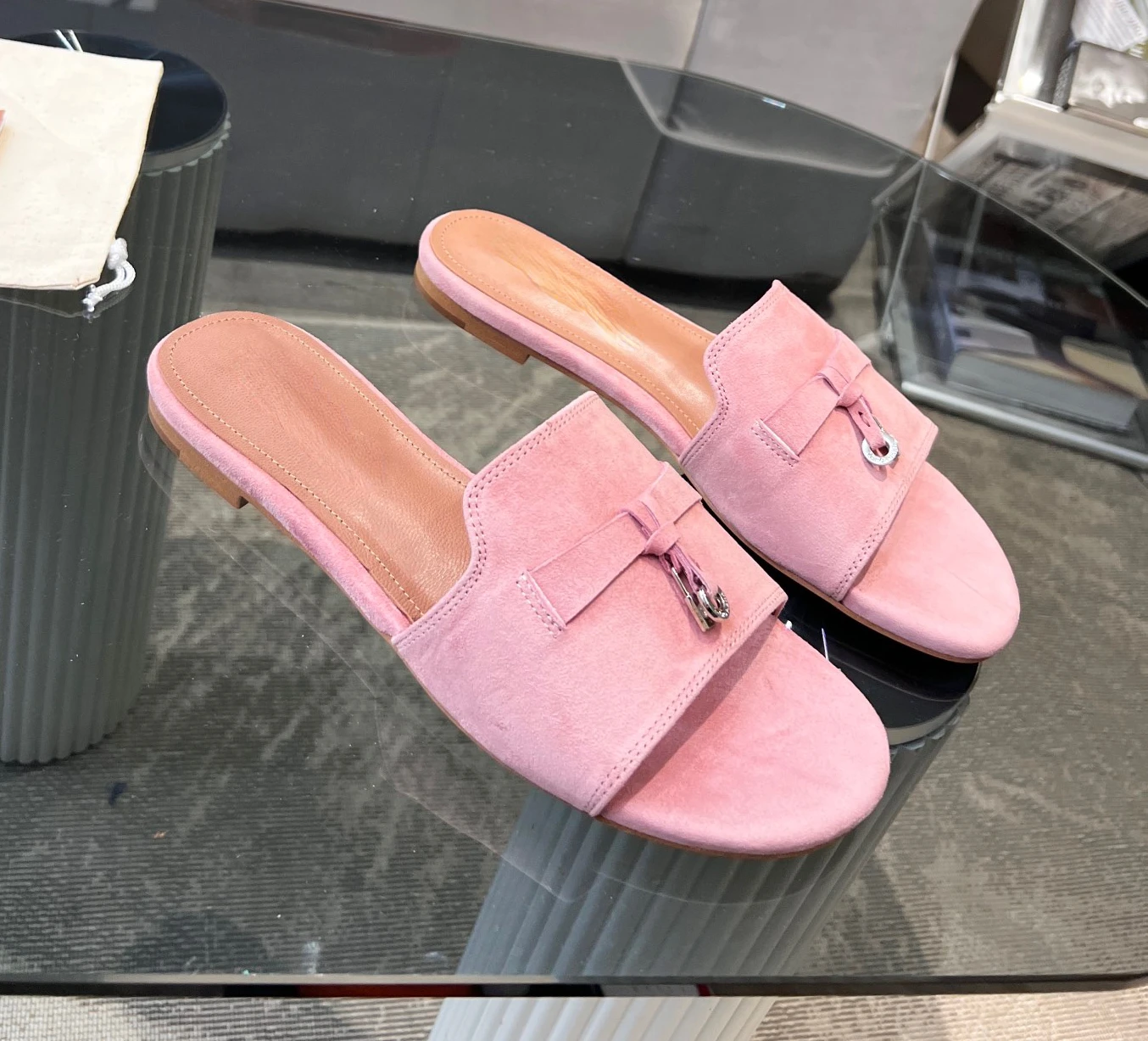 Ostrich Leather Flat Slippers Women Metal Lock Casual Mules Ladies Flip Flops Flat Sandals Slip On Beach Slides Woman Slippers