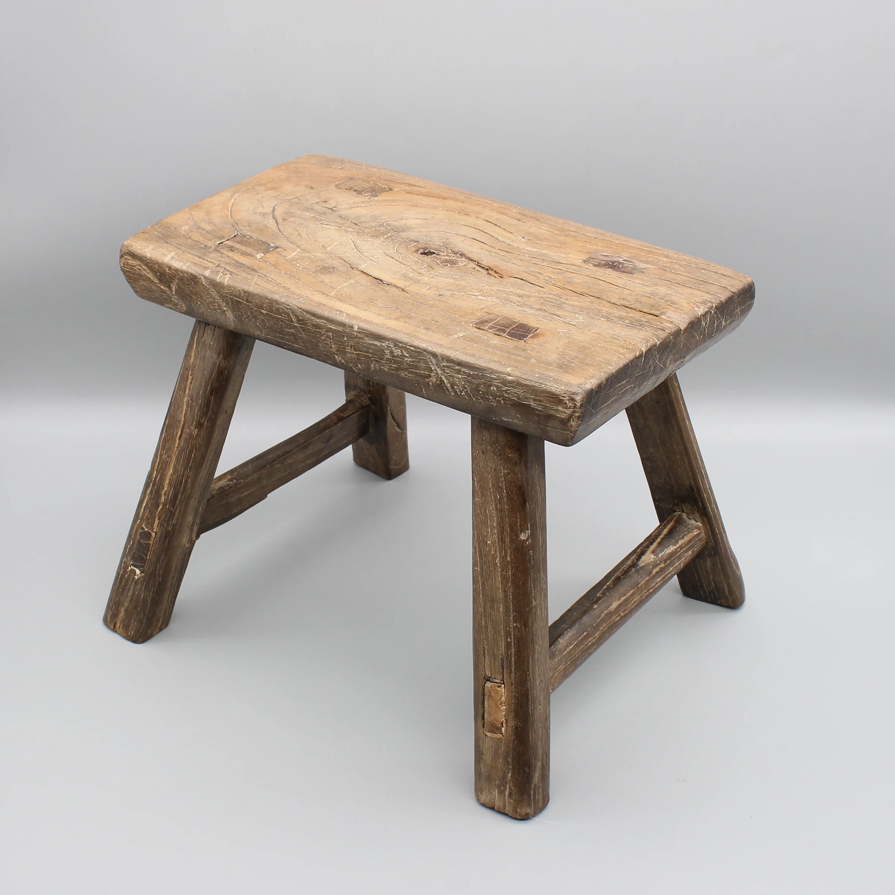 Старый китайский кухонный табурет естественно состаренная функциональная