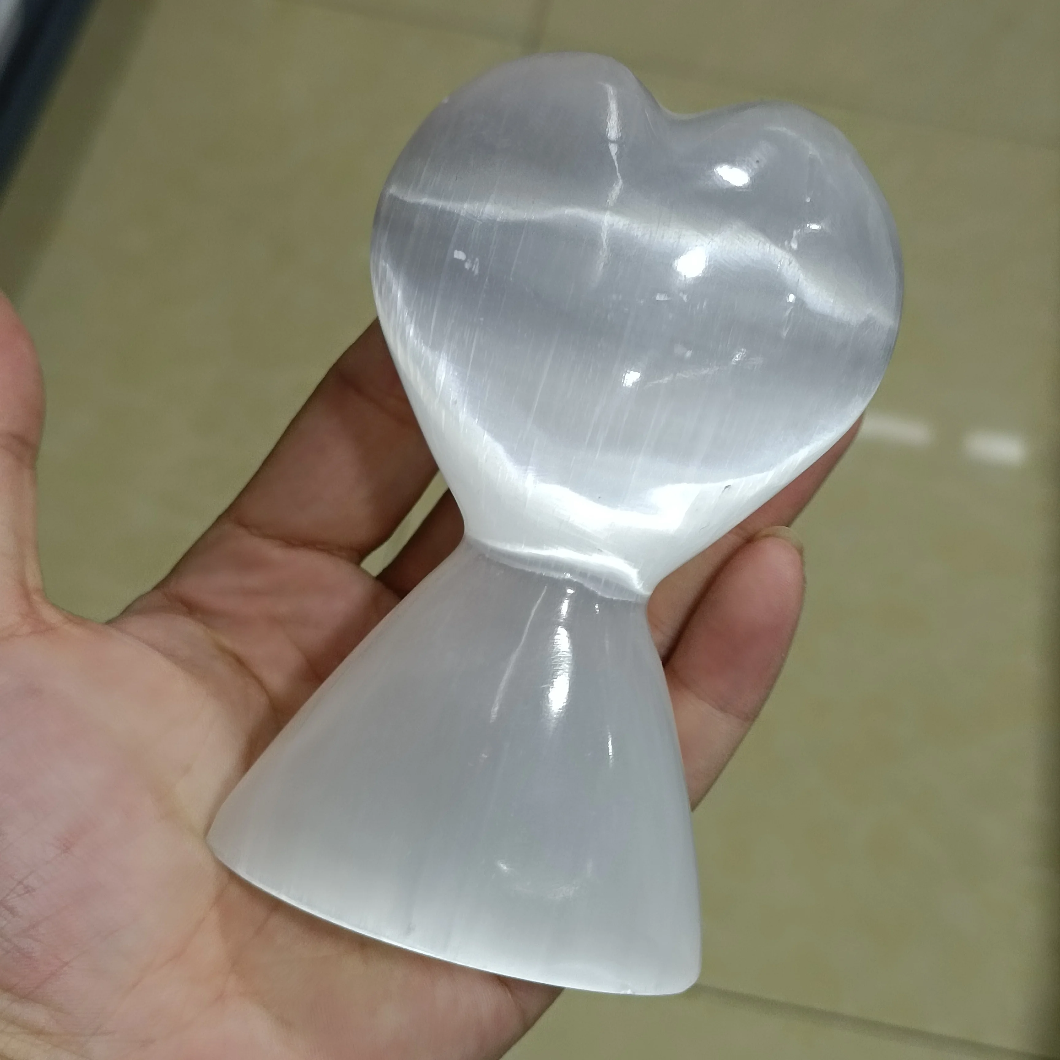

1pc Natural Nitrite Gypsum Quartz carving Healing reiki Stone Crystal Heart Shaped Love Gemstone home Decortion Gifts crafts