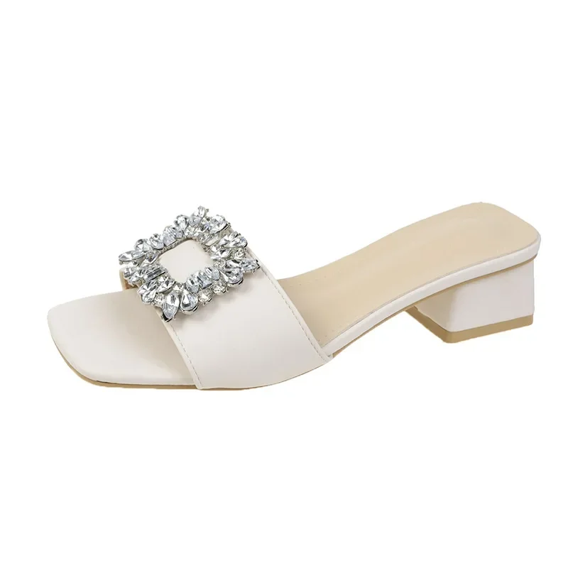 Женские пляжные шлепанцы