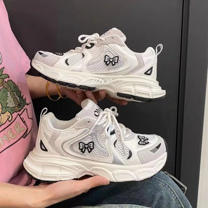 Кроссовки женские из ПУ кожи с круглым носком на шнуровке легкие дышащие кеды