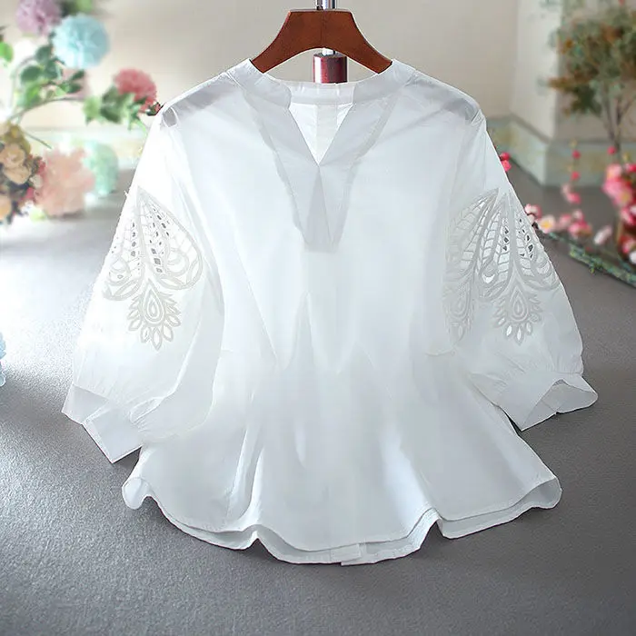 

2022 Summer Women New Fashion V-neck Cotton Shirts Female Hollow Out Blouses Tops Ladies Solid Color Loose Casual Blouses Y223