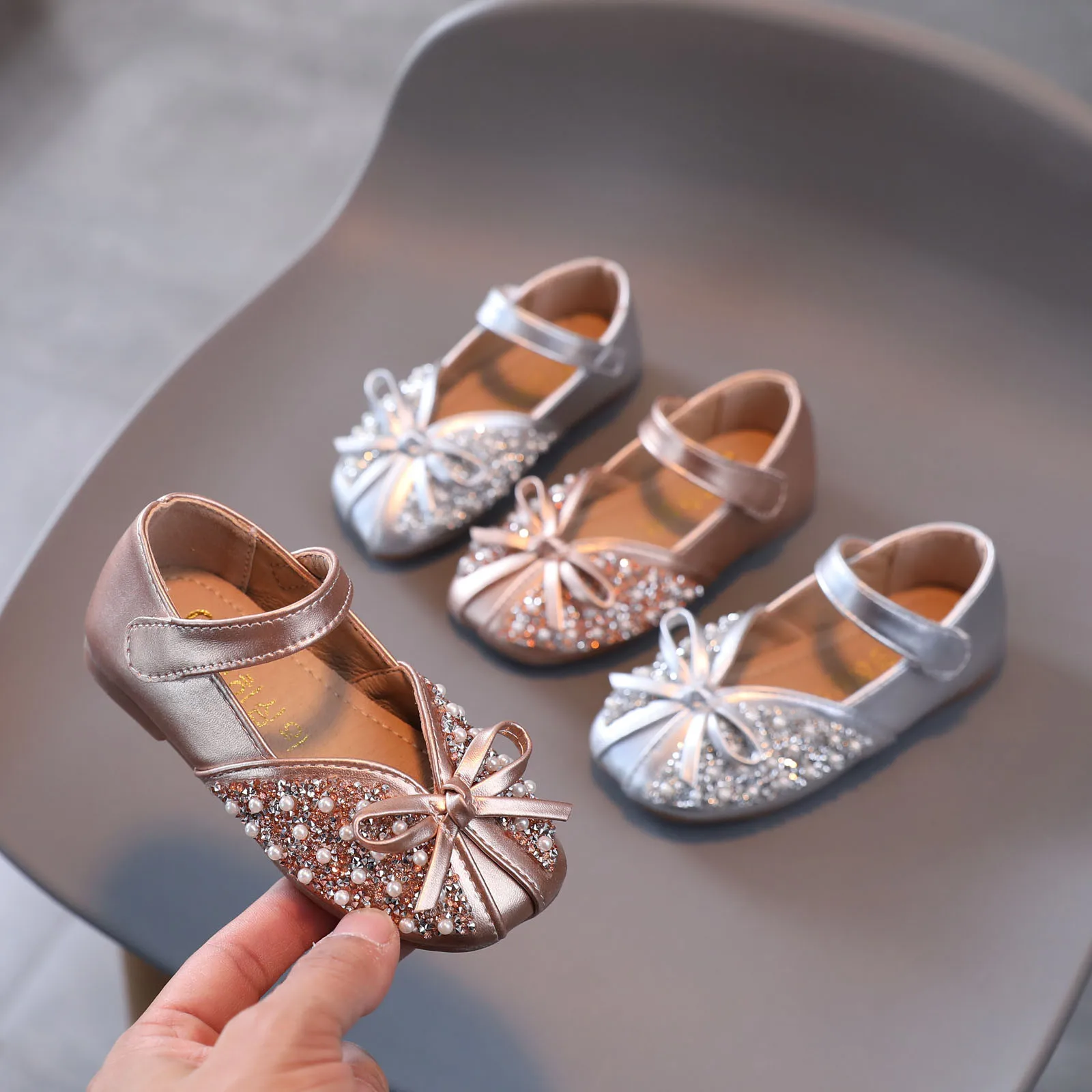 

Kids Princess Glitter Leahter Shoes Children Girls Cute Fashion Pearl Bow Sequins Non-slip Small Leather Princess Shoes