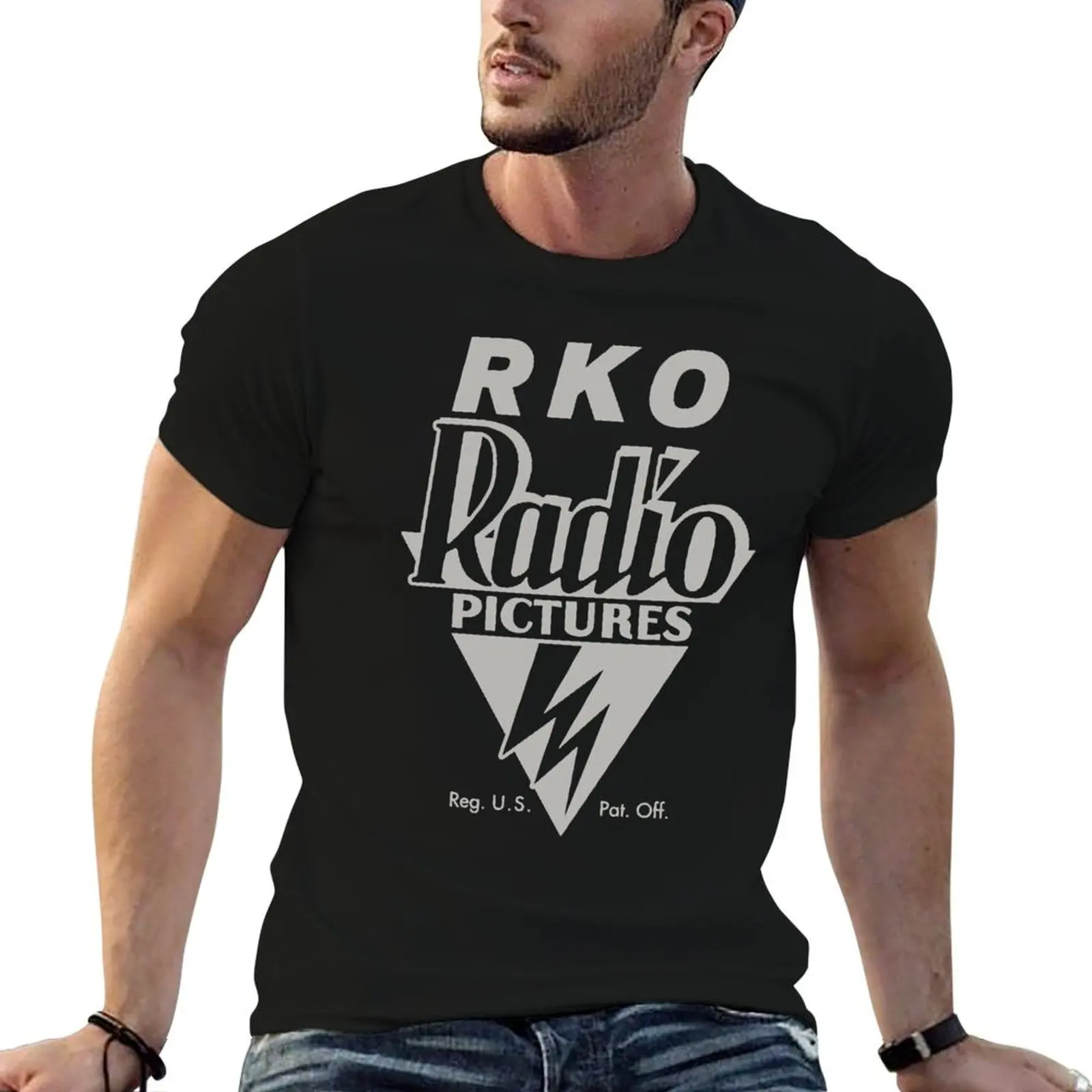 Фото Футболка RKO Radio Pictures, базовая однотонная футболка на все сезоны №1