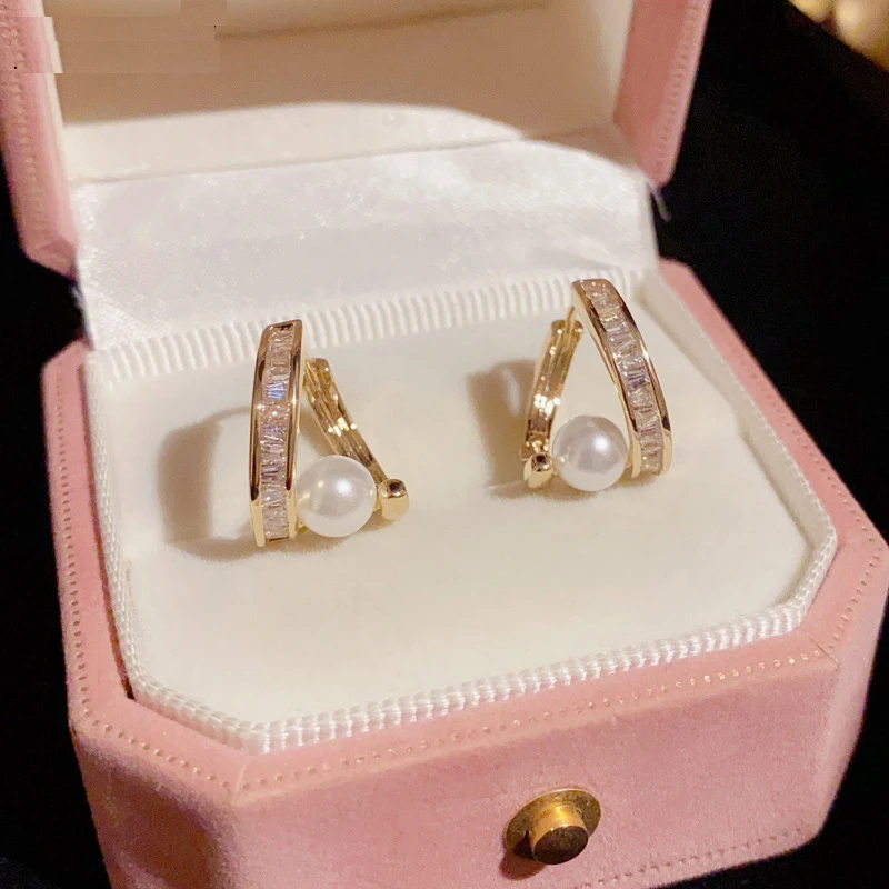 

Vintage 14K Gold Plating Triangle pearl Hoop Earrings For Women Girls Fashion Zircon Designer Ear Buckle Wedding Jewelry Gift
