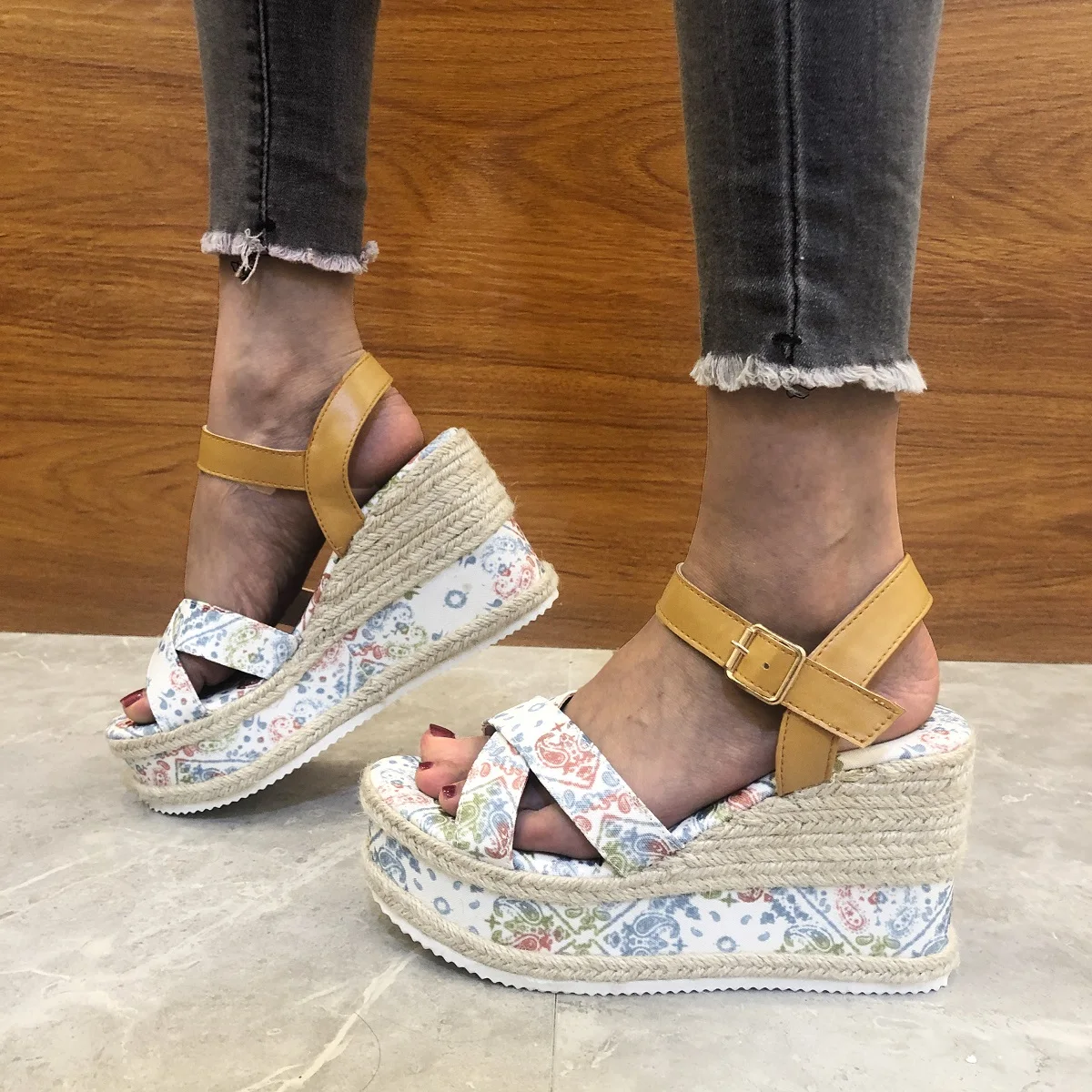 

Sandals Woman 2022 Platform Flat Clogs Wedges Shoes for Women High Heels Casual Roman Gladiator Women Designer Luxury Brand Shoe