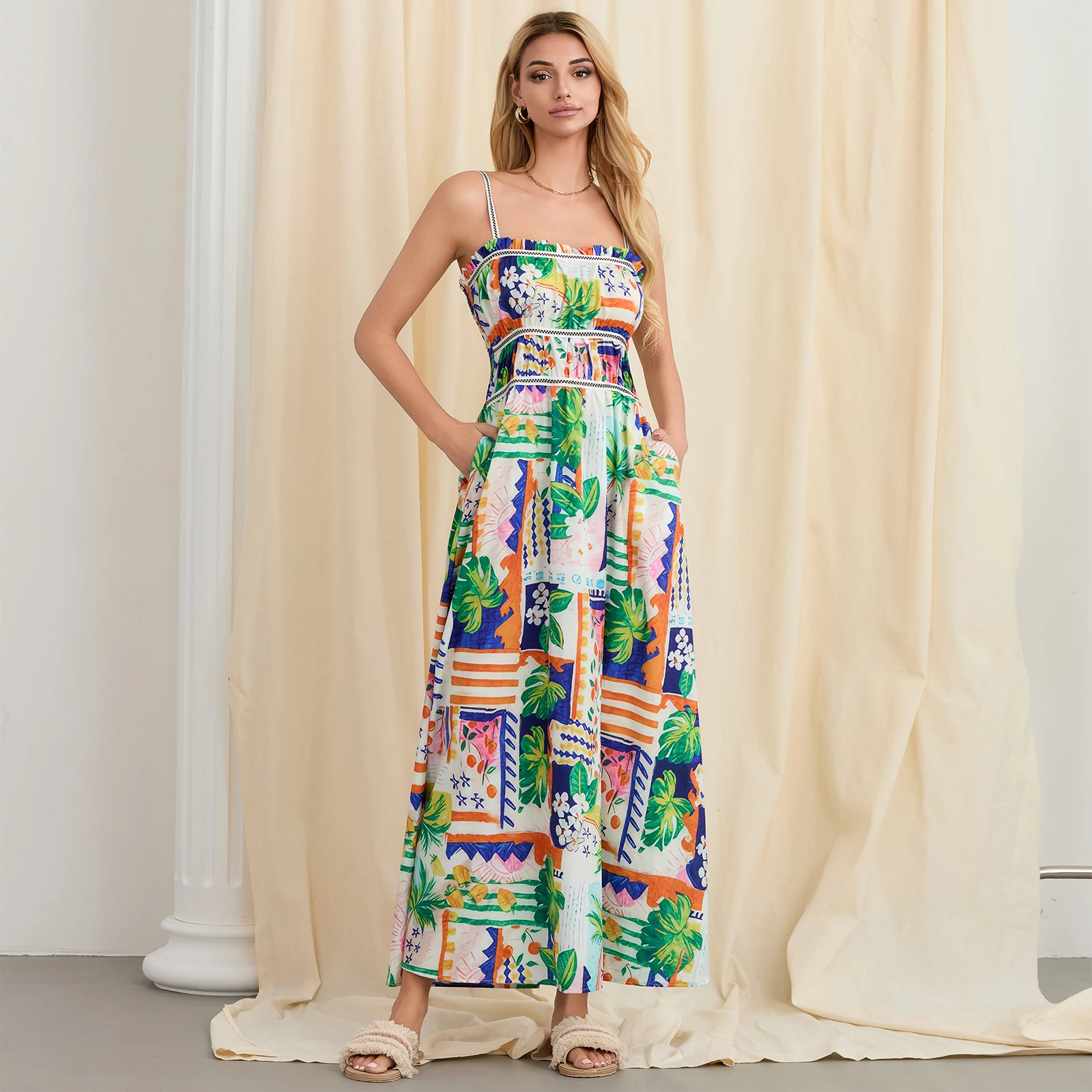 Женское винтажное платье на бретельках длинное пляжное с цветочным принтом в
