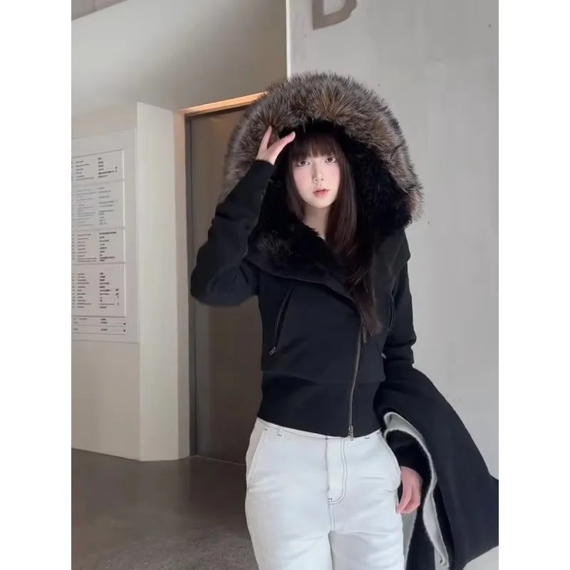 Женская флисовая куртка с меховым воротником