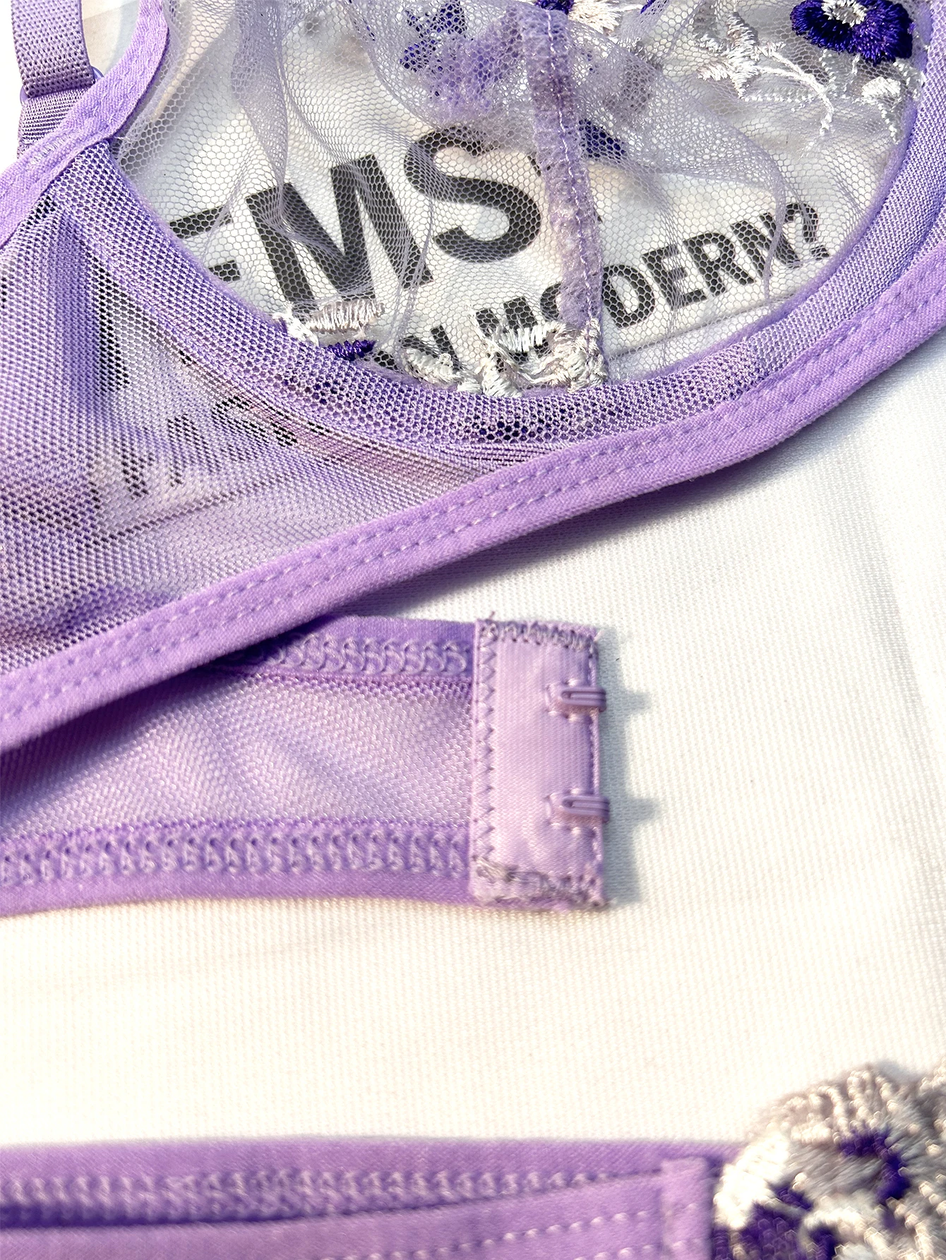 Комплект женского кружевного нижнего белья