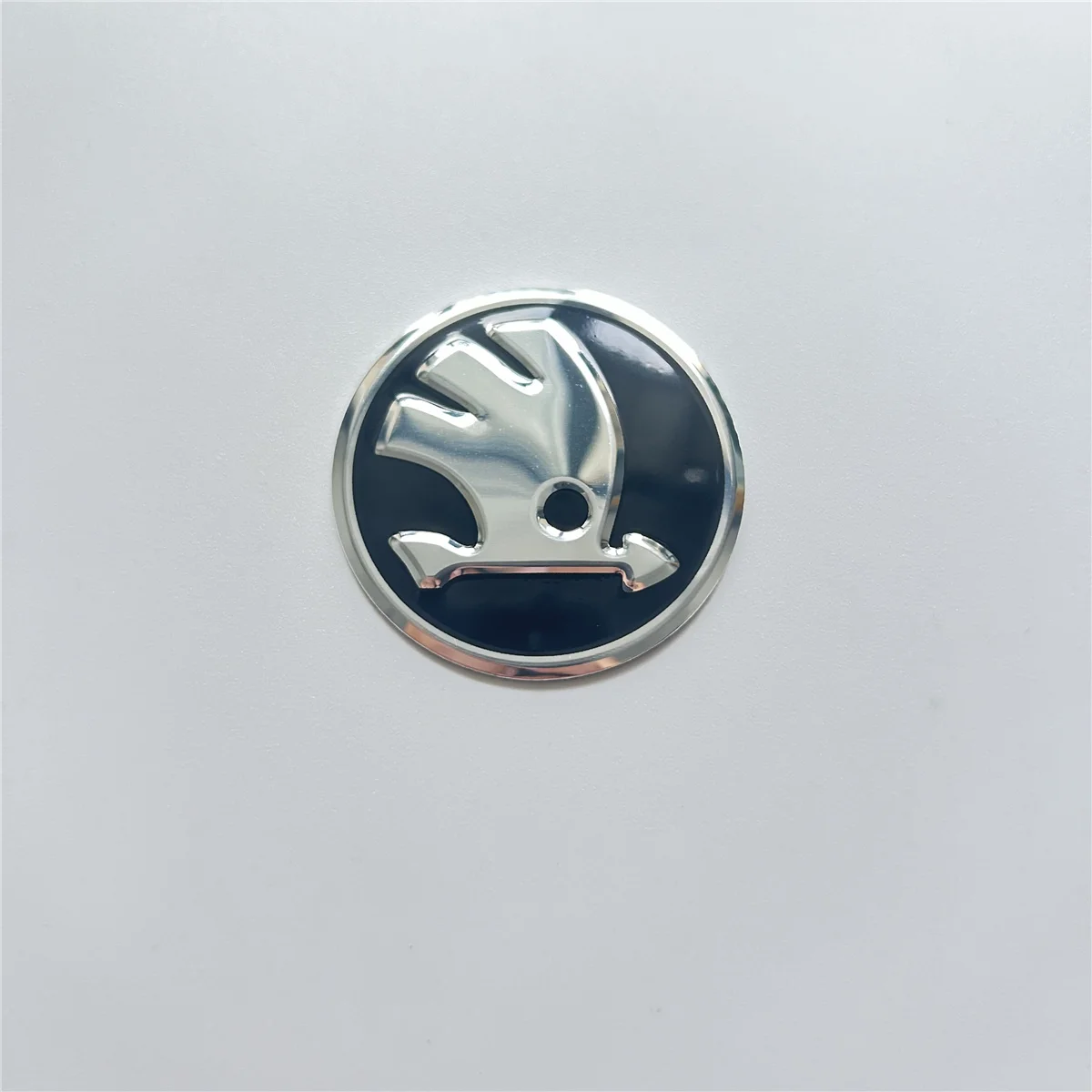 Автомобильная эмблема рулевого колеса 42 мм наклейки для Skoda Koda Kodiaq Fabia 1 2 Karoq Octavia A5