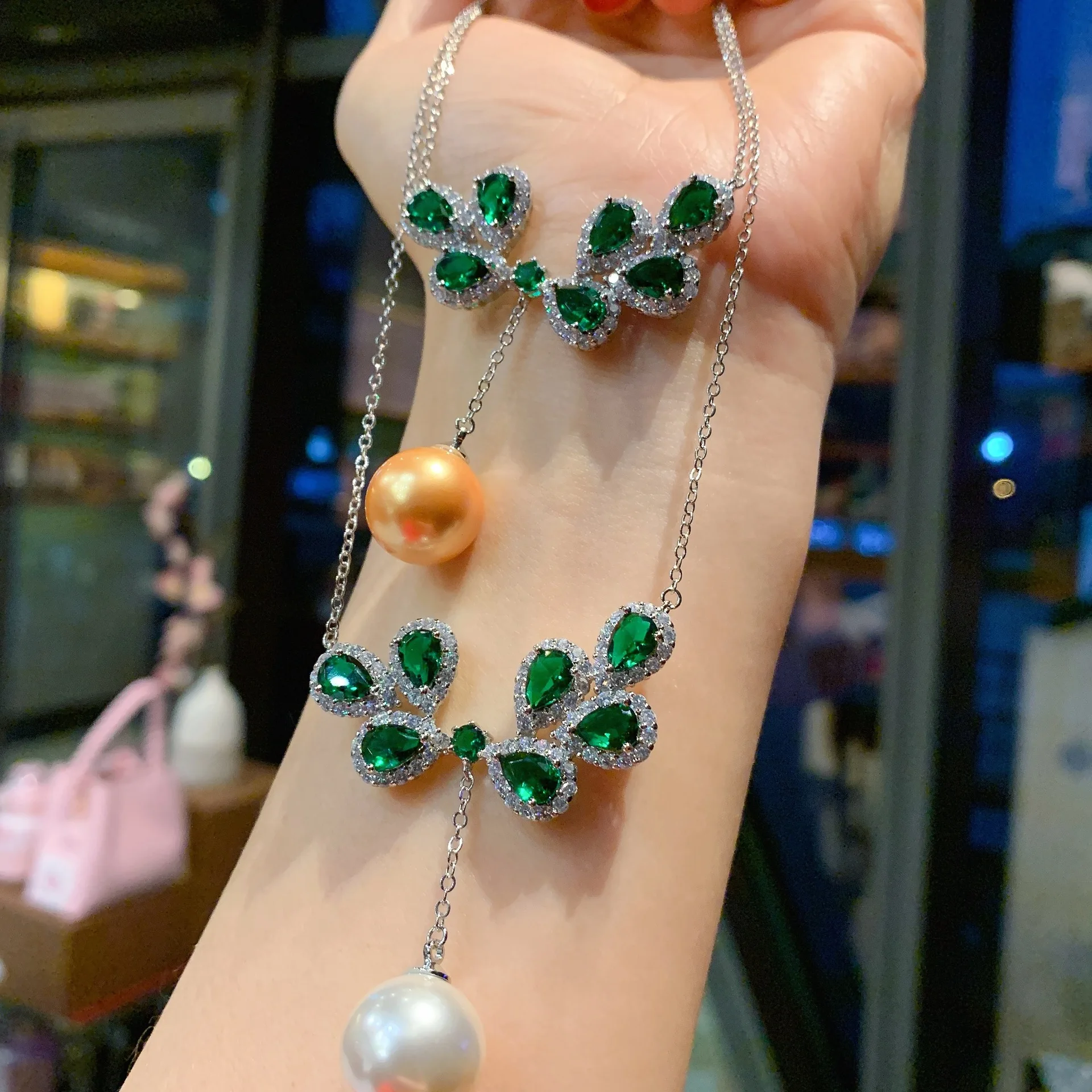 

Trendy 14mm White Gold Big Pearl Emerald Ruby Pendant Necklace For Women Gemstone Anniversary Gift Wedding Party Fine Jewelry