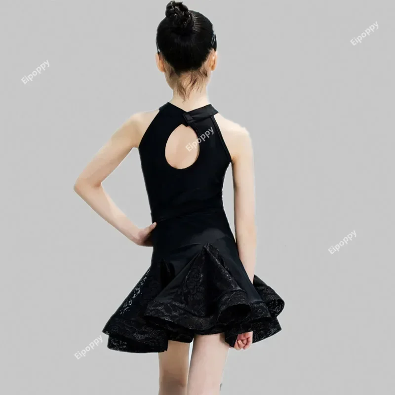 Женский костюм для латиноамериканских танцев черный из молочного шелка с