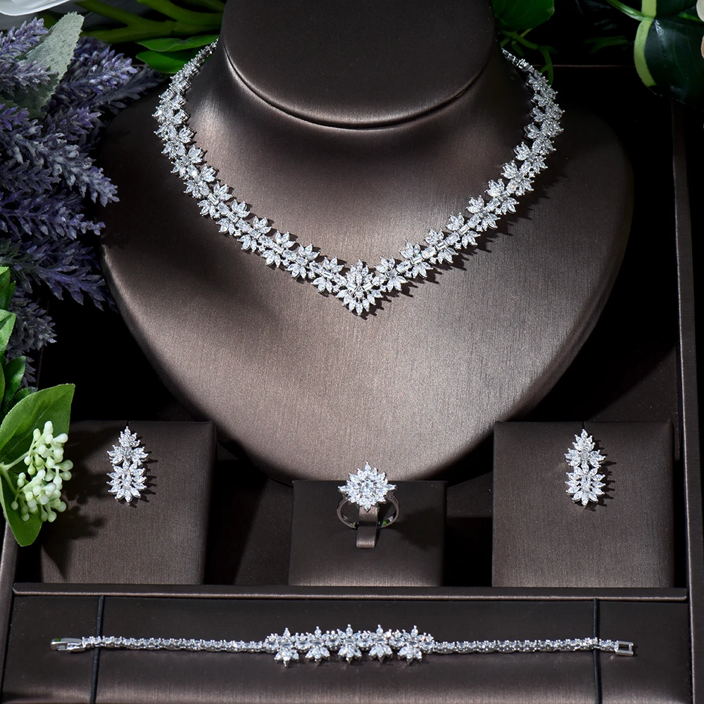 

Комплект из колье и серёг, с фианитом, 4 шт.