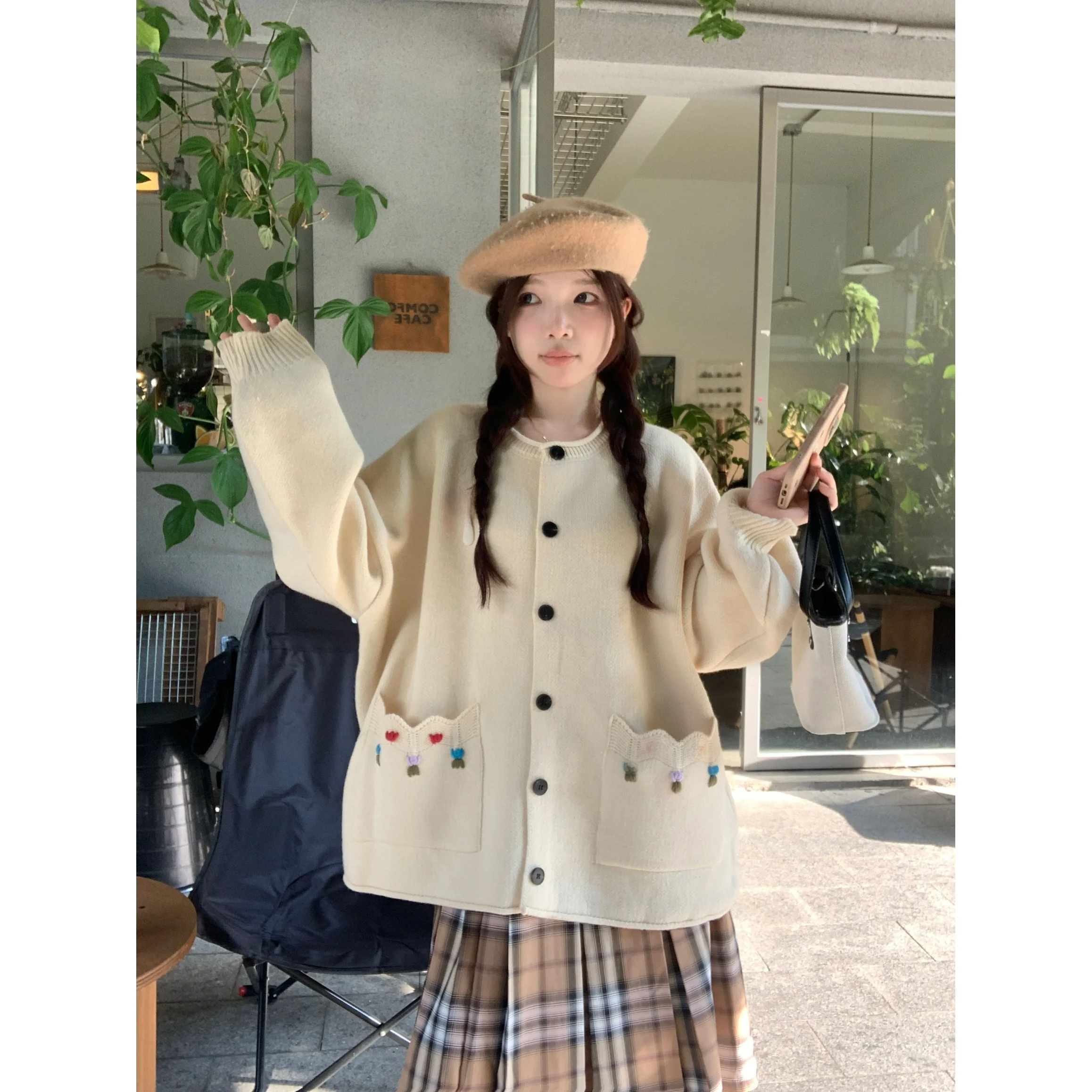 Корейская серия трехмерный свитер с маленьким грибным карманом и вышитыми