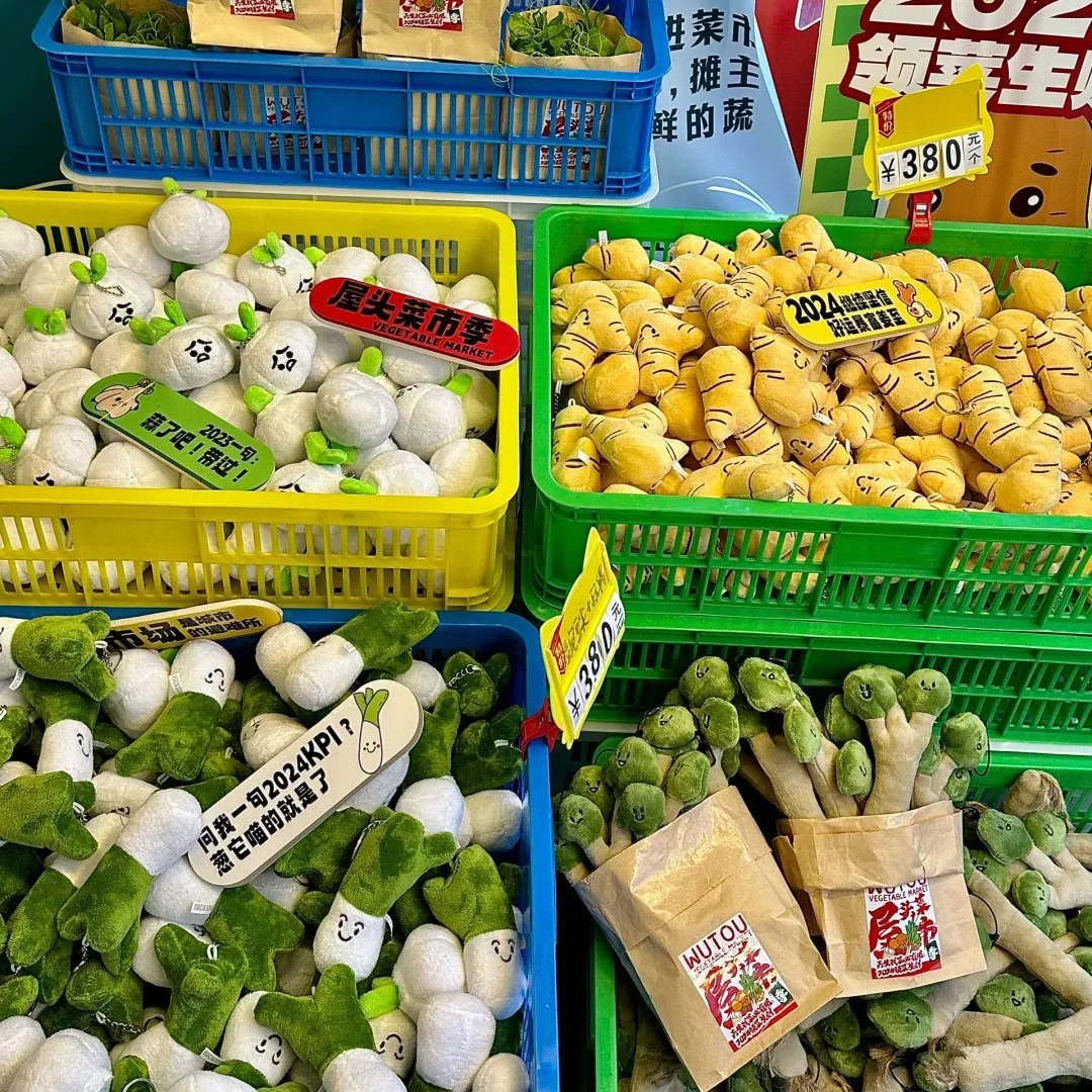 Маленькая красная книга такая же милая кукла-симулятор кориандра плюшевая