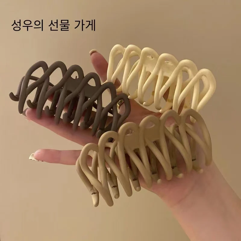 

New Shark Hair Claw Clip For Women 2023 Large Ponytail Claws Clip Soild Color Crab Hair Clip Headwear Gift Hair Accessories