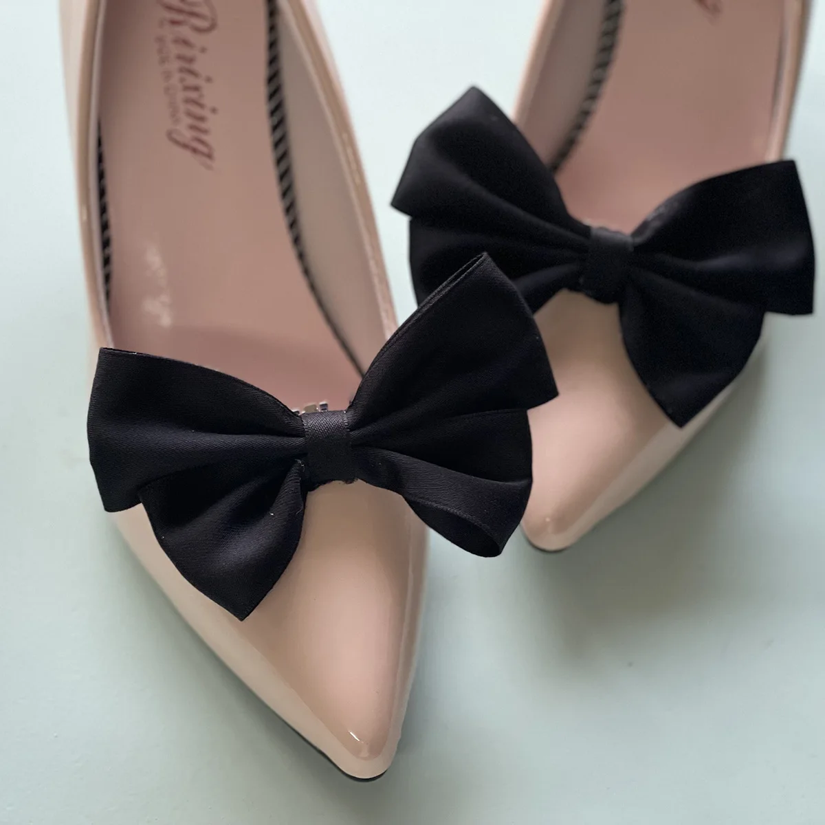 

2Pcs Bridal Wedding Shoe Decorations White Black Color Bow Women Fashion Simple Charm Silk Flower Shoe Buckle Accessories