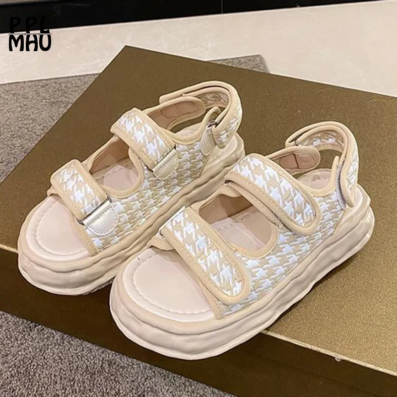 

Сандалии женские сетчатые на нескользящей подошве, дышащие босоножки на платформе, повседневная обувь с круглым носком, на липучке, в винта...