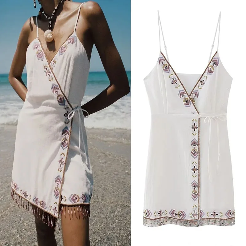 

Женское короткое платье с вышивкой, V-образным вырезом и бахромой