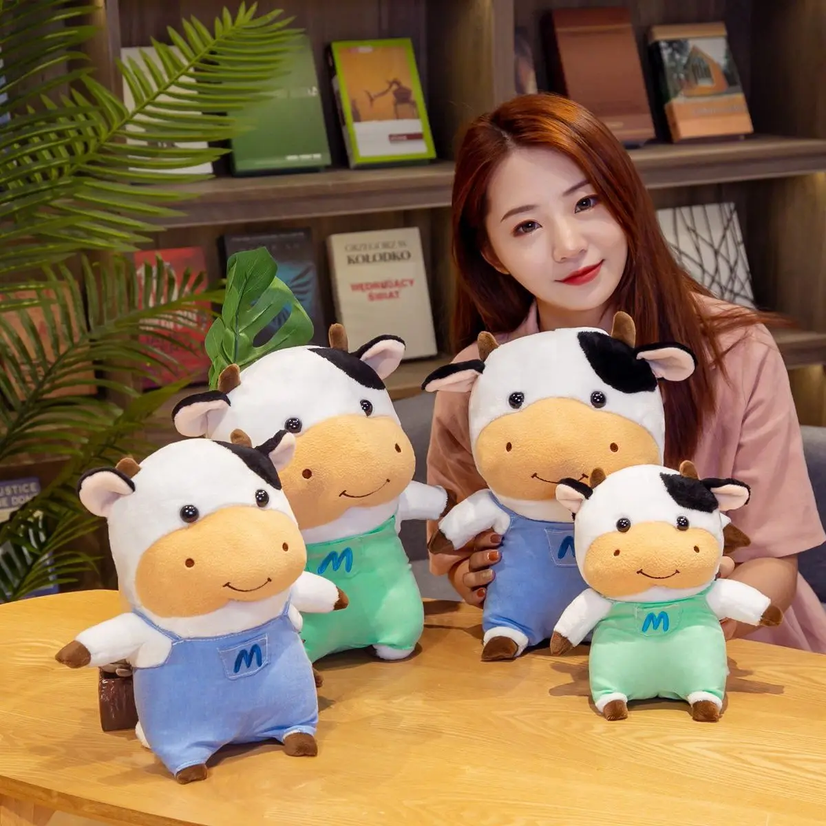 23/30/40CM Милые супер комбинезоны из денима с рисунком коровки - подарок на детский день рождения, праздничная комната, наполненные ПП хлопком.