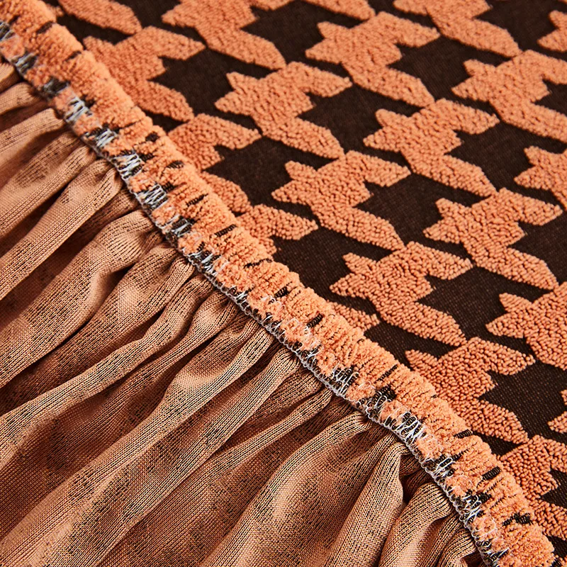 Чехол для дивана с рисунком гусиные лапки |