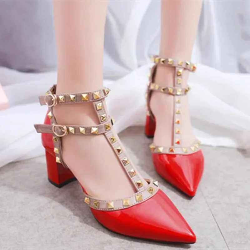 

Lady Rivets T-Strap Pumps Pointy Toe Patent Leather Matte Zapatos Mujer De Beige Black White Retro Tacos Classy Shoes Buckles 48