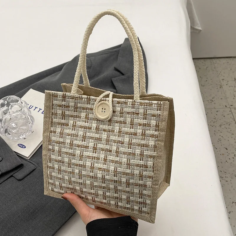 

Женская плетеная сумка-тоут из джута