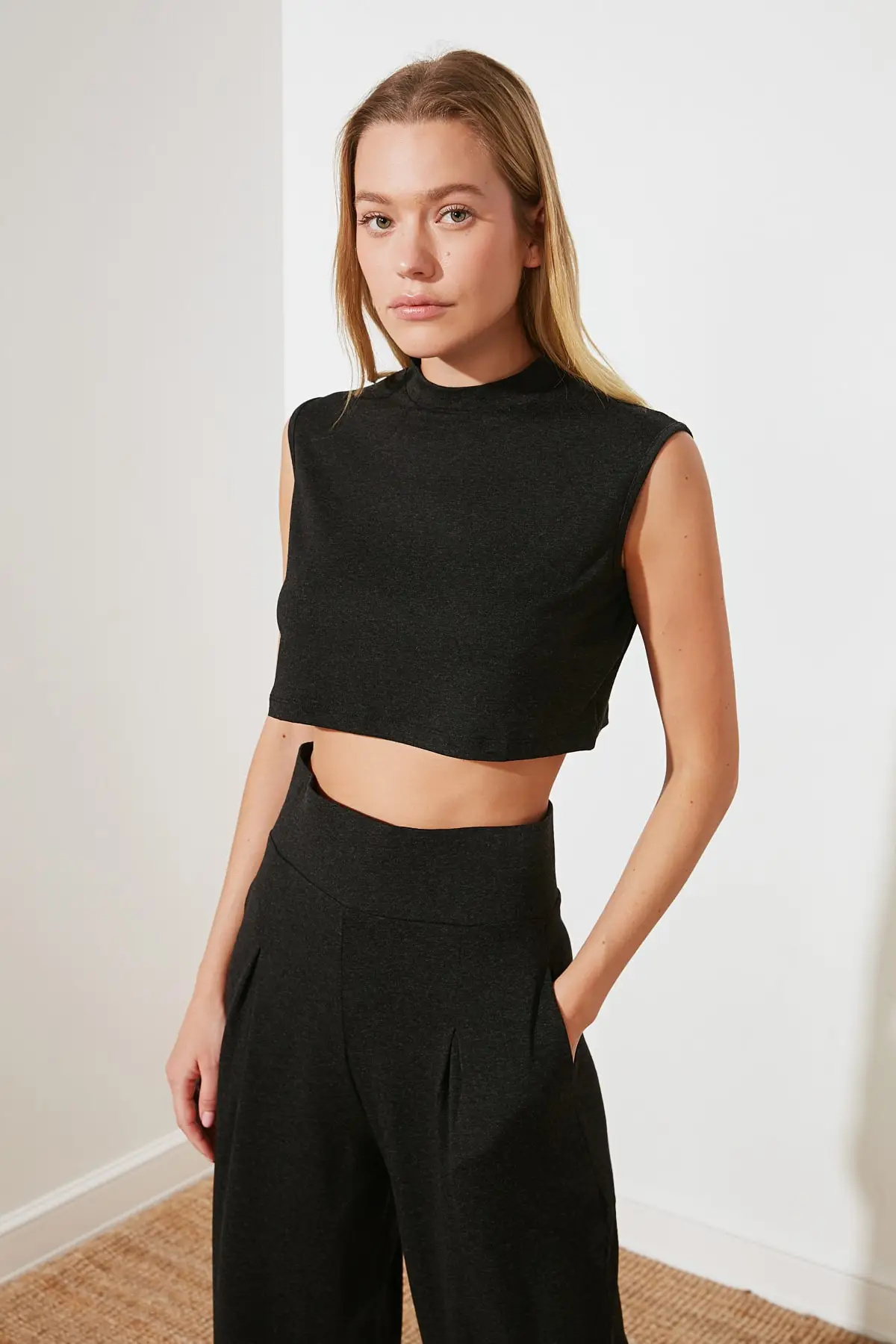 

Trendyol Crop Knitted Blouse TWOSS21BZ1757