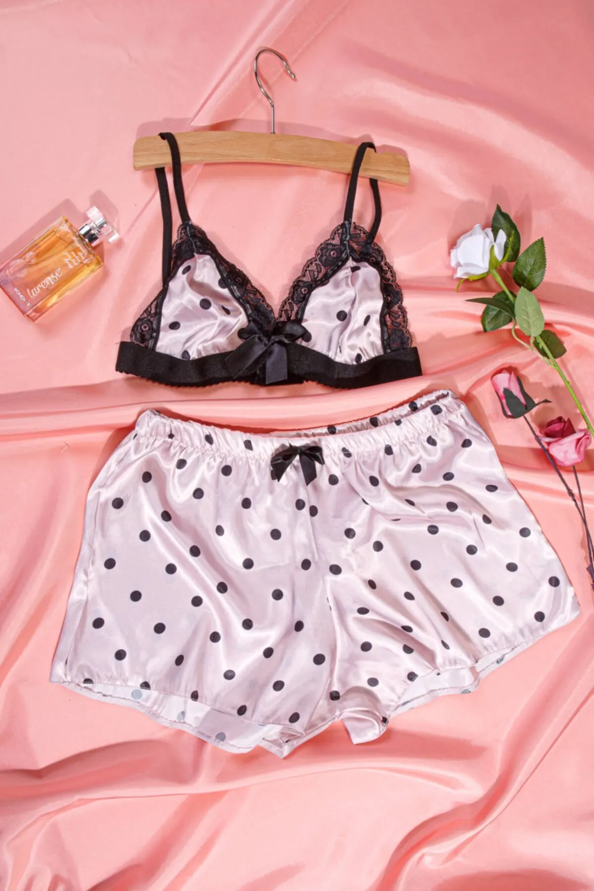 

Ночная сорочка Женская атласная с заостренным носком и шортами